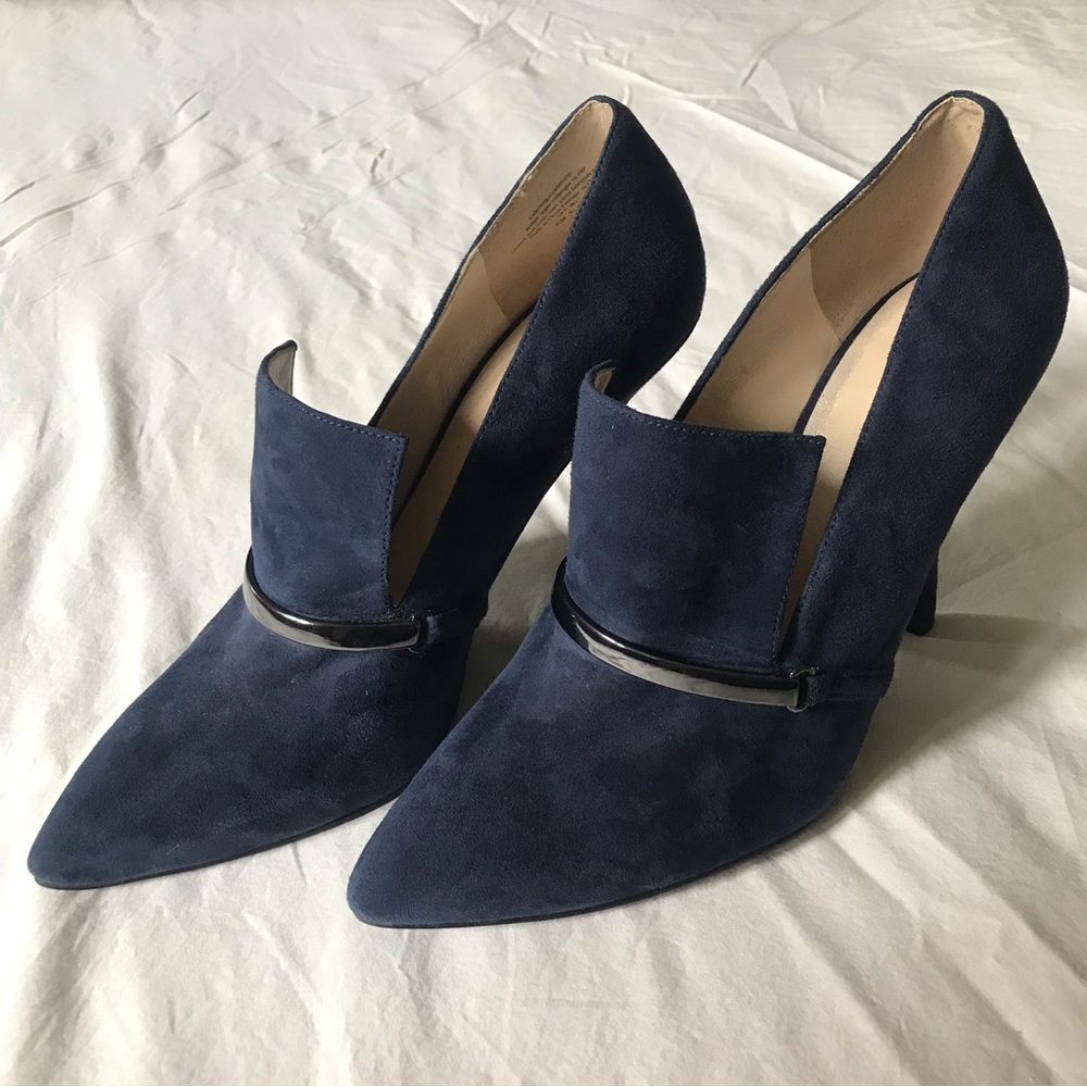 Nine West Navy Blue Suede Like Pointed Toe Pump Style Heels